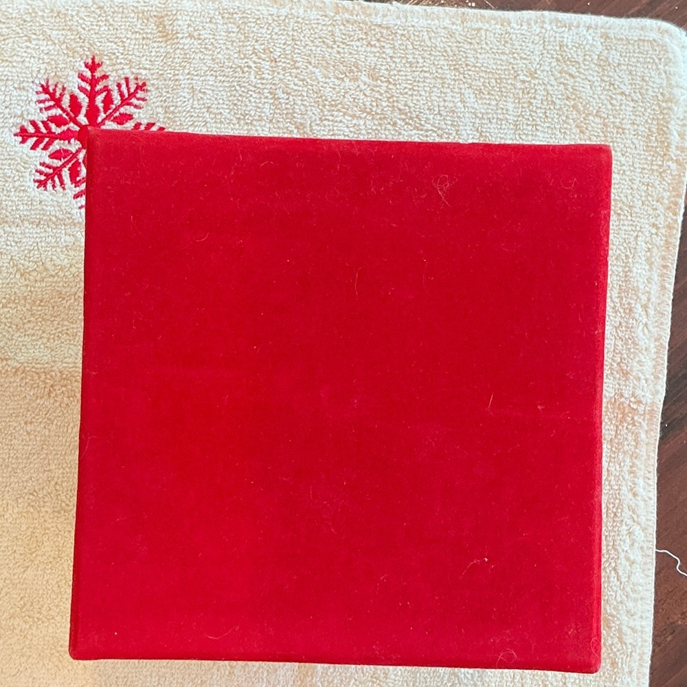 Red Velvet Storage Box - Picture 5 of 10